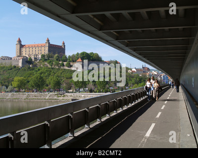 Bratislava, il castello, il ponte Novy la maggior parte Foto Stock