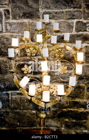 Candele a forma di cuore. Irish chiesa cattolica, Adare, County Limerick, Irlanda Foto Stock