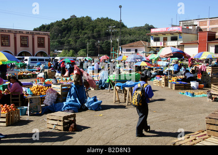 Luogo di mercato al di fuori di San Juan Chamula Chiesa, Nr di San Cristobal de Las Casas, Chiapas Provincia, Messico Foto Stock