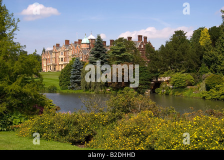 La casa e il lago a Sandringham House,Sandringham Estate,Sandringham,Norfolk, Inghilterra,uk (ritiro di HM la regina)