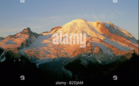 Una vista dei ghiacciai giganti sulle pendici del monte Rainier dal Paradiso in zona il Parco Nazionale del Monte Rainier Washington Foto Stock