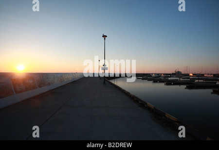 Alba sul Lago Winnipeg a Gimli marina Foto Stock