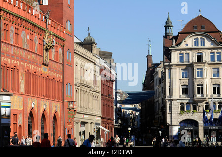 Vista la colorata municipio nella città vecchia di Basilea, Svizzera. Foto Stock