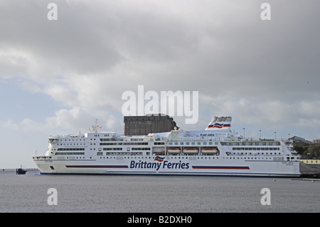 Brittany Ferries nave Pont Aven presso la banchina nel porto di Plymouth in Inghilterra Foto Stock