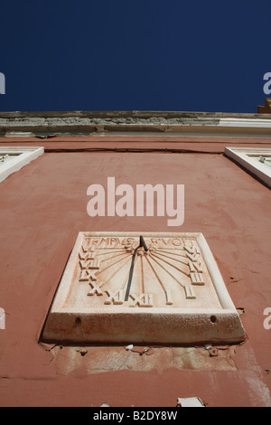 Sun dial sulla parete in italia Foto Stock