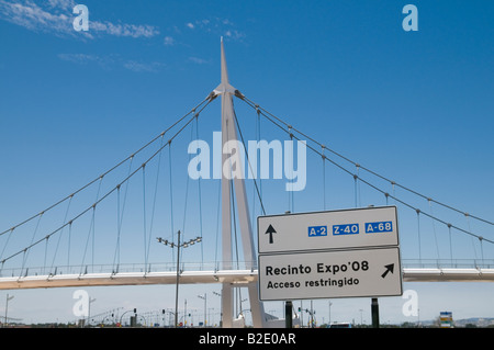 Segno di direzione per l'Expo 2008. Gateway in prossimità di 'Delicias', Saragozza stazione ferroviaria Foto Stock