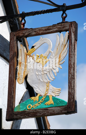 L'insegna White Swan Hotel, Market Square, Stratford-upon-Avon, Warwickshire, Inghilterra, Regno Unito Foto Stock