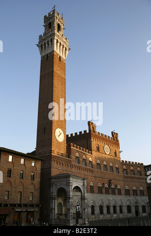 Palazzo Pubblico, Torre del Mangia, Piazza del Campo a Siena, Toscana, Italia Foto Stock