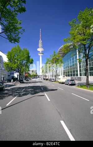 Nuovi edifici a Messe-Hamburg Fiera con la torre delle comunicazioni, Amburgo, Germania, Europa Foto Stock