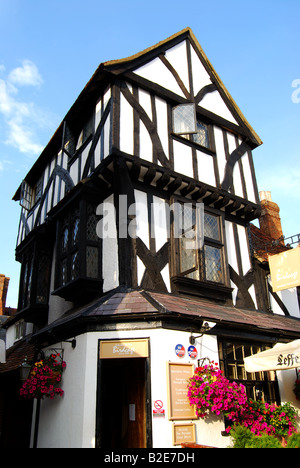 Xiii secolo "La Birdcage' pub, CORNMARKET, Thame, Oxfordshire, England, Regno Unito Foto Stock