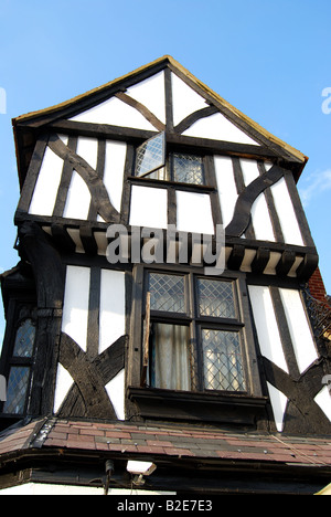 Xiii secolo "La Birdcage' pub, CORNMARKET, Thame, Oxfordshire, England, Regno Unito Foto Stock