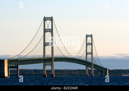 Il ponte Mackinac che attraversano lo stretto di Mackinac a Mackinaw City Michigan Foto Stock