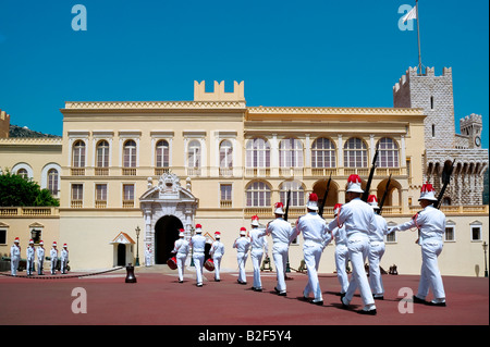 Cambio della guardia PALAZZO DEL PRINCIPE DI MONACO Foto Stock