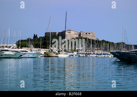 Vista di Port Vauban, Antibes, Cote d'Azur, in Francia Foto Stock