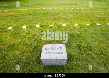 Il Cimitero Nazionale di Gettysburg in vista di un soldato sconosciuto marcatori grave Foto Stock