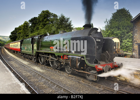 Scuole di classe '926' Repton locomotiva a vapore, sulla North York Moors treno alla stazione di Grosmont North Yorkshire R.U. Foto Stock