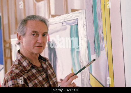 Roy Lichtenstein, American pop artista nel suo studio, lavorando su uno dei suoi pezzi. Foto Stock