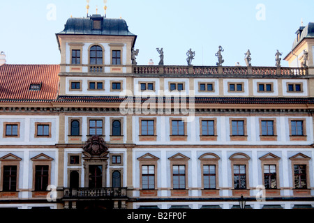 La facciata colorata della Toscana La Toscana o Palazzo ora Ministero degli Affari Esteri, Praga Repubblica Ceca Foto Stock