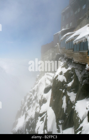 Neve, bridge, rock, ghiaccioli, Aigulle Du Midi, Chamonix Mont-Blanc, Francia Foto Stock