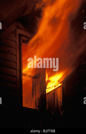 Le fiamme fuori della finestra casa di fuoco negli Stati Uniti Foto Stock