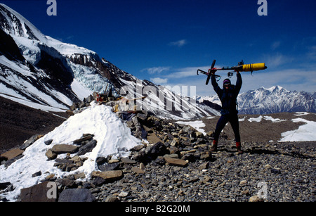 Doug Blane mountain bike intorno al circuito di Annapurna nel regno himalayano del Nepal himalaya nepalese thorung la pass Foto Stock