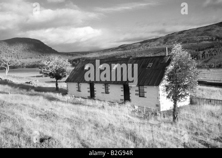 Dalgowan bothy Lowland remoto, singola casa a un piano; Cottage Scottish Keepers Country, Braemar, Aberdeenshire, Cairngorms National Park, Scozia Regno Unito Foto Stock