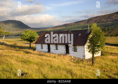 Dalgowan bothy Lowland remoto, singola casa a un piano; Cottage Scottish Keepers Country, Braemar, Aberdeenshire, Cairngorms National Park, Scozia Regno Unito Foto Stock