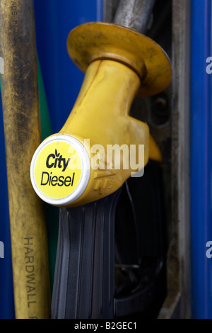 Maniglia della città pompa del gasolio in un garage della stazione di servizio la contea di Down Irlanda del Nord Foto Stock