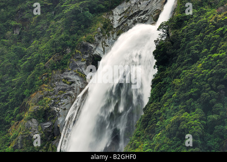 Bowen cade Milford Sound fiordland np parco nazionale di sud ovest della Nuova Zelanda cascata Foto Stock