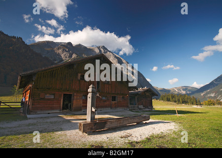 alpine hut valley alps austria autumn tyrol Engalm autumn mountains Foto Stock