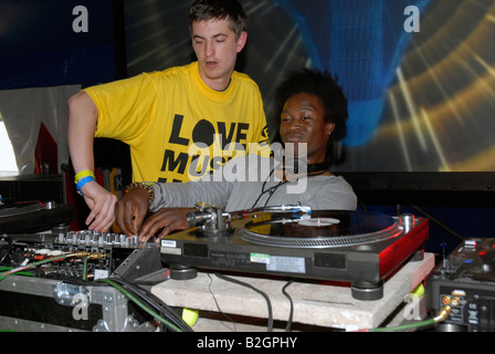 Amo la musica odio il razzismo Festival Victoria Park East London Aprile 2008. Foto Stock