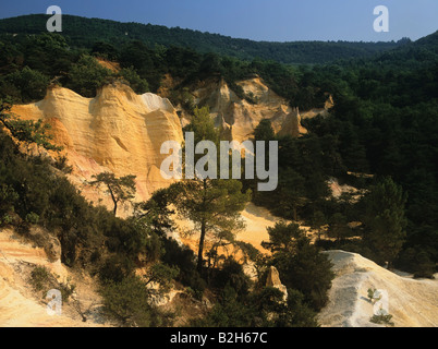 Vecchie miniere di ocra vicino Roussillon Colorado de Rustrel Alpes de Haute Provence Provence Francia Europa Foto Stock