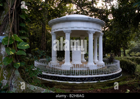 Memoriale di Thomas Stanford Raffles moglie a Bogor Botanic Gardens Foto Stock