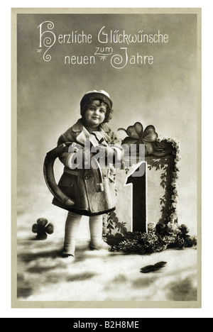 Cartolina motive carino bambina con simboli di Fortuna e di doni del XIX secolo in Germania Foto Stock