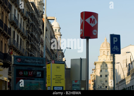 Barcelona metro segno di ingresso Foto Stock