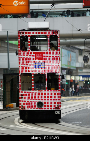 Tram trammway traffico cittadino Des Voeux Road Central Hong Kong Island Hong Kong Cina Hong Kong Foto Stock