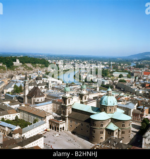 Geografia / viaggio, Austria, campagna di Salisburgo, vista dal Hohensalzburg sulla città con chiesa, cattedrale e Salzach, castello, vista sulla città, paesaggio urbano, vista, patrimonio culturale dell'umanità dell'UNESCO / Siti, Foto Stock