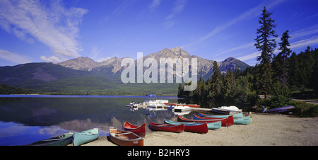 Geografia / viaggi, Canada, Alberta, Jasper National Park, Lago Piramide, barca, canoa, Foto Stock