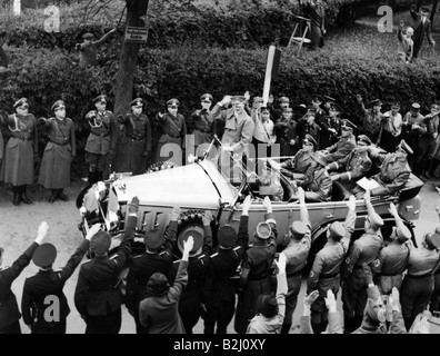 Socialismo nazionale, politica, occupazione del Sudetenland 1.10.1938 - 10.10.1938, cancelliere tedesco Adolf Hitler in auto aperta, Wildenau, Baviera, 3.10.1938, Foto Stock