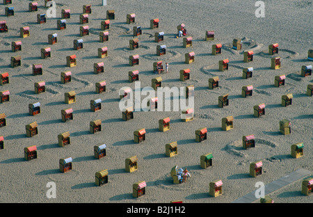 Spiaggia Strandkoerbe sandstrand sedia spiaggia sabbiosa Travemuende Schleswig Holstein Deutschland Foto Stock