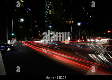 Il traffico su strada traccianti Sydney city night Nuovo Galles del Sud Australia Lampioni Foto Stock