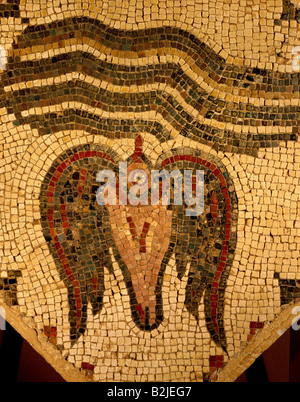 Belle arti, Medioevo, Giordania, mosaico, colomba e di acqua, 70 cm x 70 cm, Madaba, Ippolito Hall, metà del VI secolo, Giordania Museo del Folklore, Amman, artista del diritto d'autore non deve essere cancellata Foto Stock