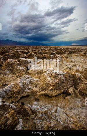 Nuvole temporalesche su Devil's Golf, Death Valley, California Foto Stock