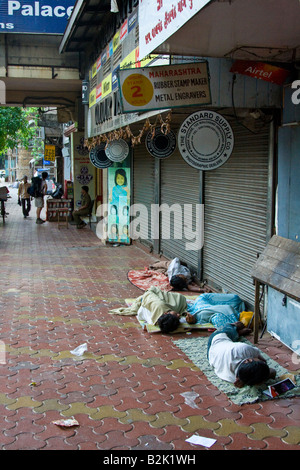 Senzatetto per le strade di Mumbai India del Sud Foto Stock