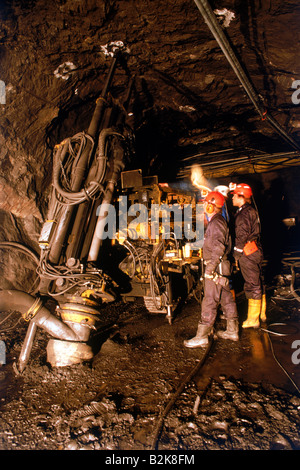 Macchine per foratura e minatori presso LKAB miniere vicino a Kiruna in Svezia settentrionale al di sopra di circolo polare artico Foto Stock