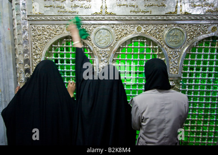 Donne arabe presso la tomba di Ali in moschea degli omayyä a Damasco in Siria Foto Stock