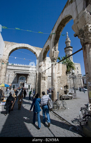 Western Gateway del Tempio Romano di Giove al di fuori di Umayyad moschea a Damasco in Siria Foto Stock