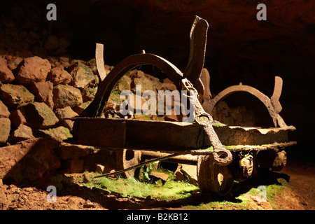 Il minerale di ferro carrello minerario in Clearwell Caves. Il Royal Foresta di Dean, Gloucestershire, Inghilterra, Regno Unito. Foto Stock