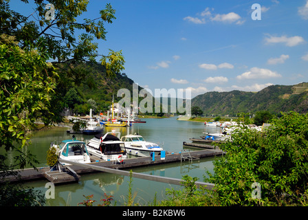 St Goar è situato sul Reno nella sezione conosciuta come la Gola del Reno Foto Stock