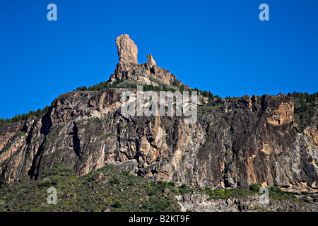 Scogliere e il vertice di la Roque Nublo a La Cumbre Gran Canaria Isole Canarie Spagna Foto Stock